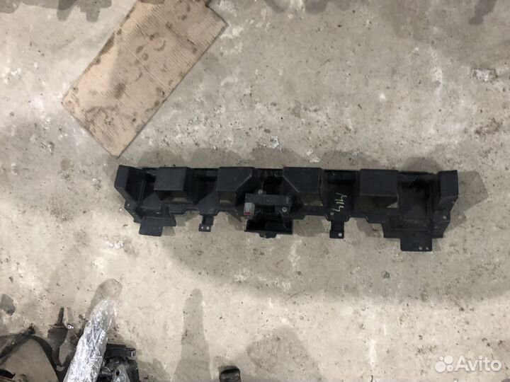 Кронштейн заднего бампера центральный jaguar XF