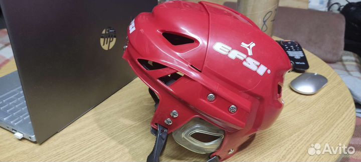 Шлем хоккейный