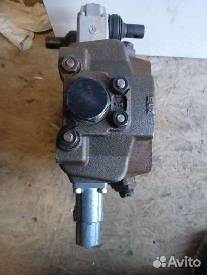 Тройной распределить гидравлический