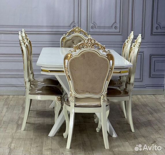 Стол со стульями