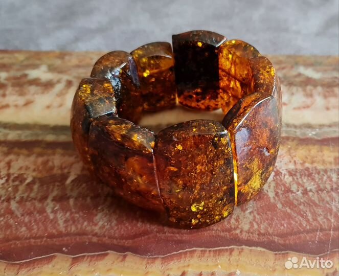 Очень крупный браслет из янтаря 104 гр