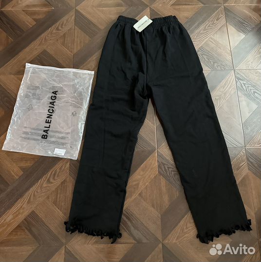 Balenciaga unity sports icon cropped sweatpants