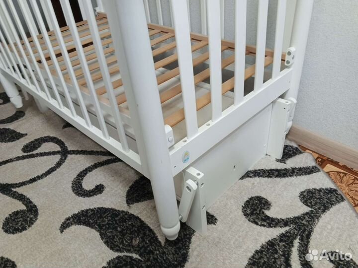 Детская кровать с маятником и ящиком