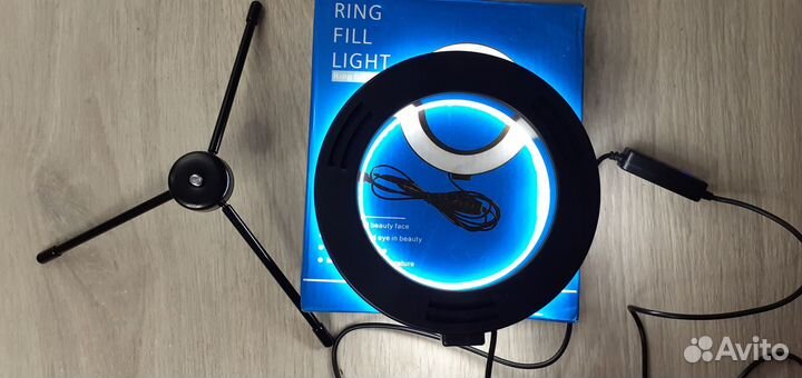 Кольцевая светодиодная лампа на треноге 16см