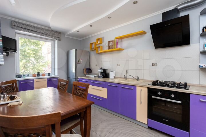 3-к. квартира, 80 м², 1/3 эт.