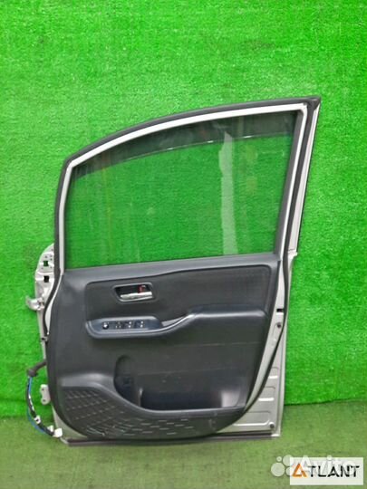 Дверь боковая передний правый toyota voxy