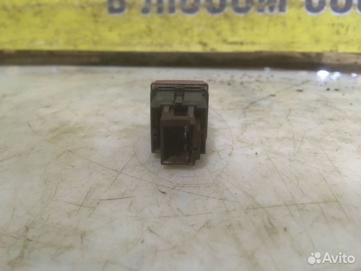 Кнопка аварийной сигнализации Peugeot 207