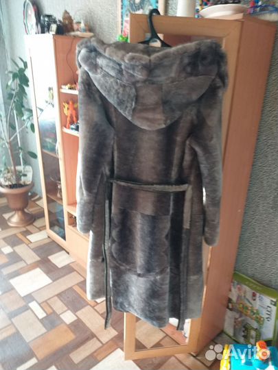Шуба мутоновая с капюшоном 48 50