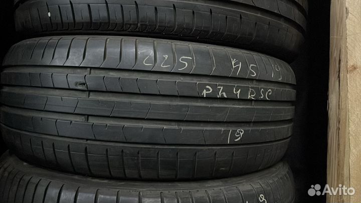 Pirelli P Zero PZ4 225/45 R19 104Y