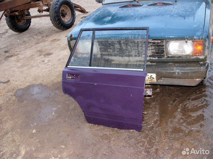 Дверь задняя правая 2104