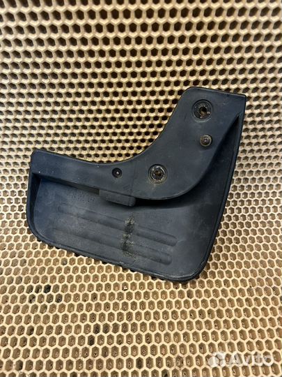 Брызговик передний левый hyundai h1 2018