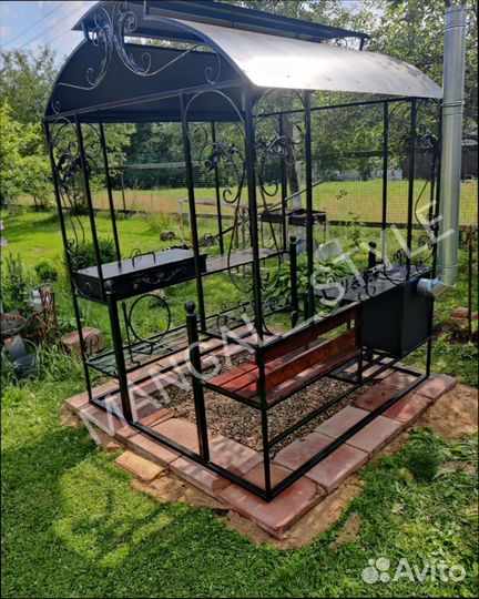 Мангал с крышей