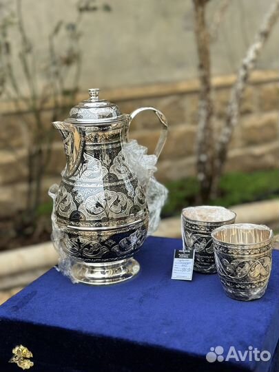 Серебро кувшин со стаканами
