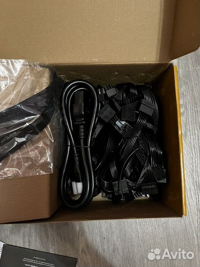 Продаю блок питания hela 2050 абсолютно новый