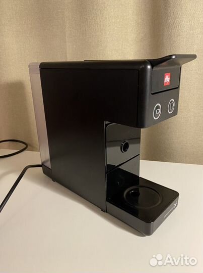 Кофемашина illy Y3.2 black new