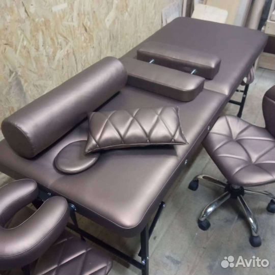 Кушетка.Массажный стол.С подлокотниками