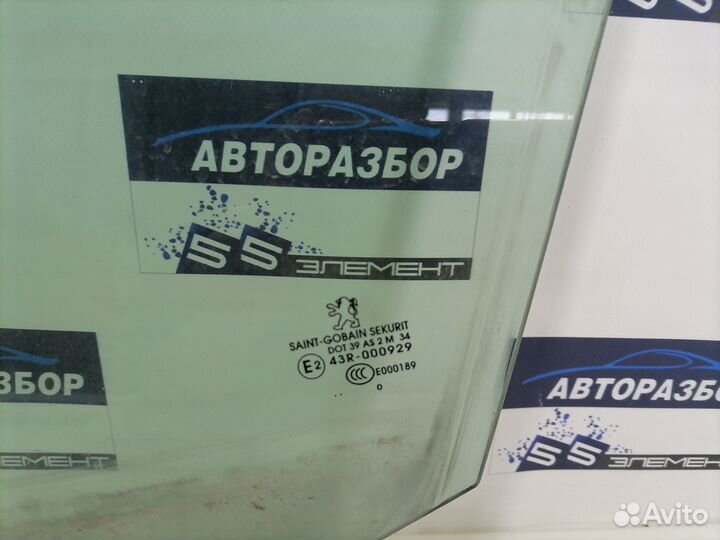 Стекло двери переднее левое Peugeot 308 1