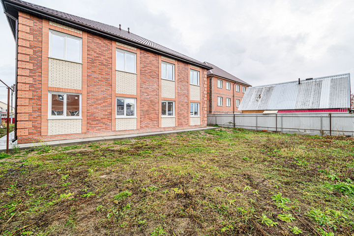 Коттедж 304 м² на участке 6 сот.