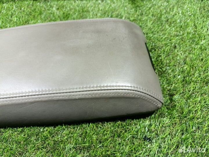 Подлокотник Chrysler 300C LX EXL 2006