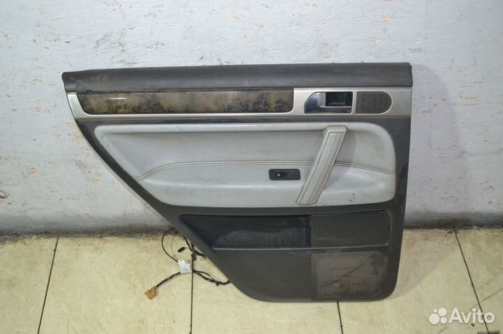 Обшивка двери задняя левая Volkswagen Touareg