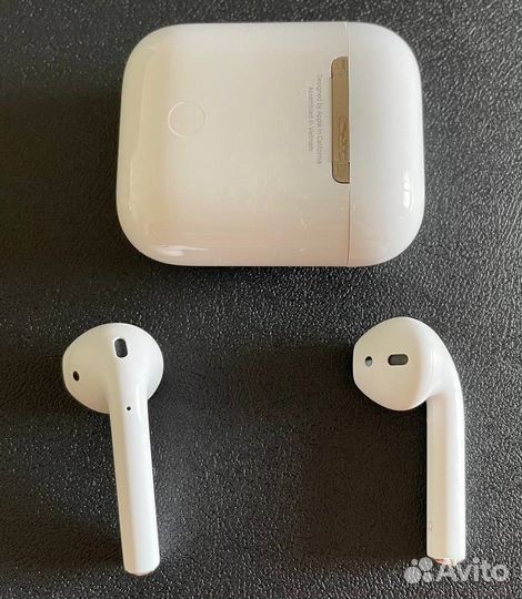 Apple AirPods 2 с зарядным футляром (оригинал)