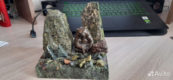 Статуэтка уральский сувенир 15х12 см вес 2 кг