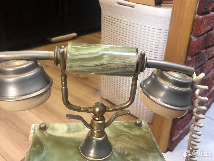 Антикварный телефон