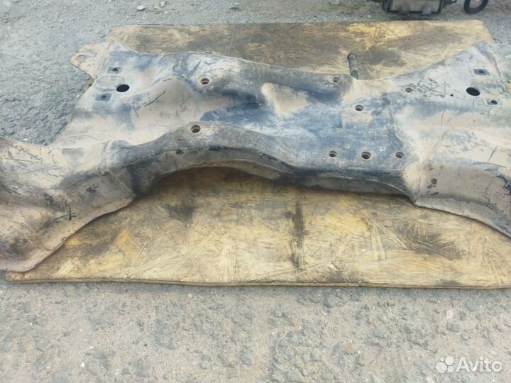 Балка Лансер 9 MR510285