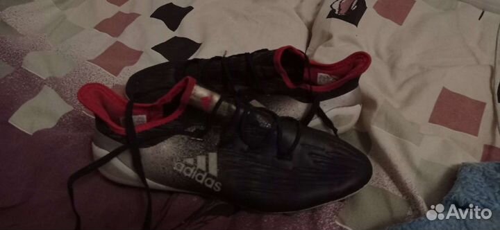 Футбольные бутсы adidas