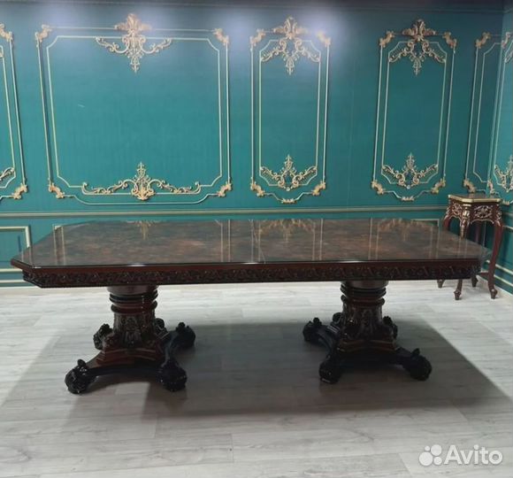 Обеденный стол со стульями