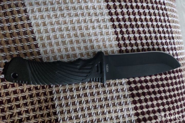 Нож туристический с фиксированным клинком