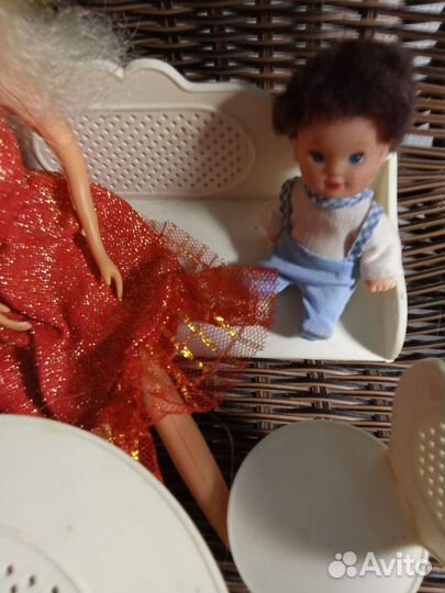 Куклы формата Барби и мебель из 90-х