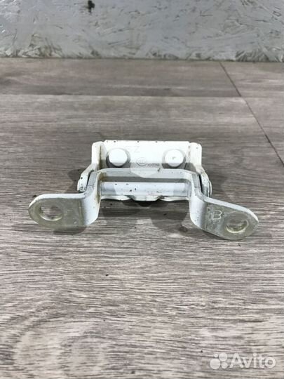 Петля двери nissan almera G15 1.6 мт седан