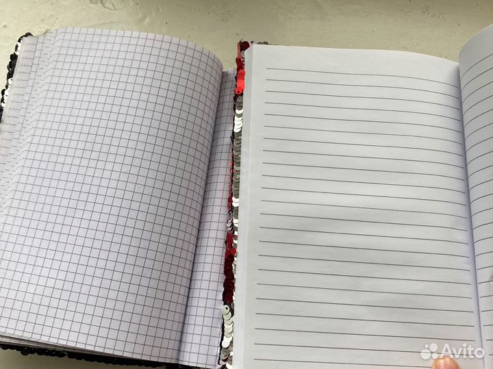 Два блокнота с пайетками