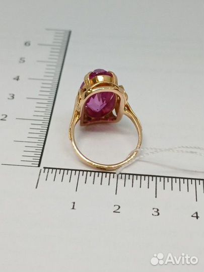 Золотое кольцо с камнем 17р