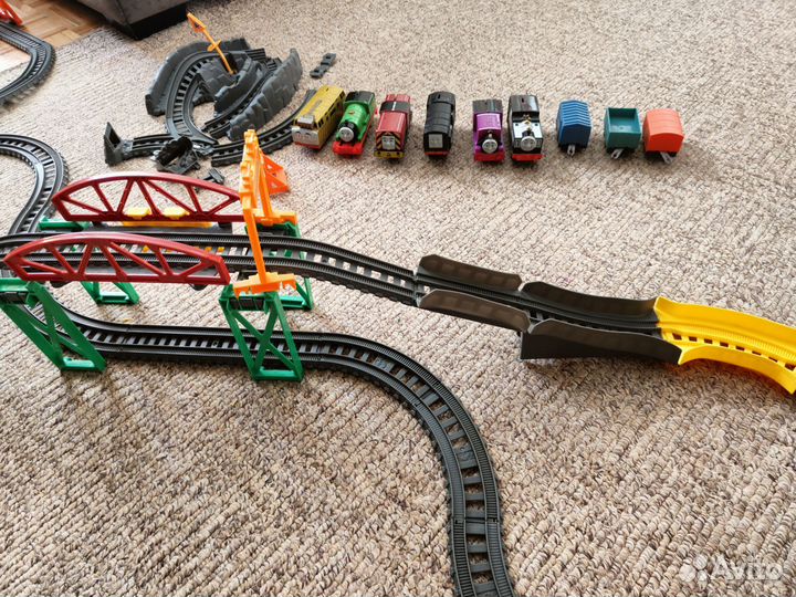 Томас и его Друзья. Железная дорога и паровозики