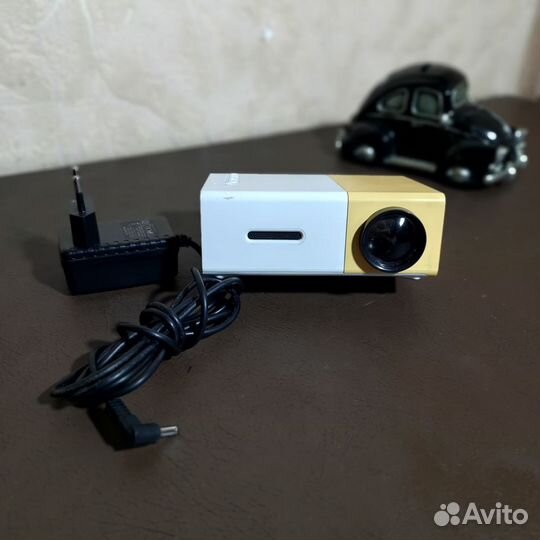 Мини проектор портативный YG-300 hdmi, USB