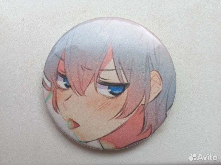 Значок с персонажем манхвы