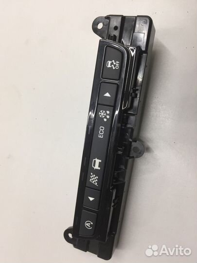 Кнопка антипробуксовочной системы (Jaguar XF)