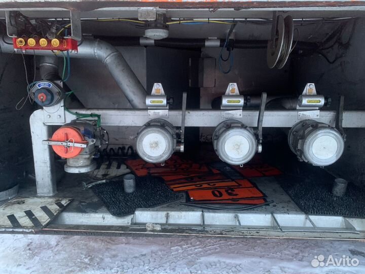 Полуприцеп бензовоз Kassbohrer STB 32 5K, 2014