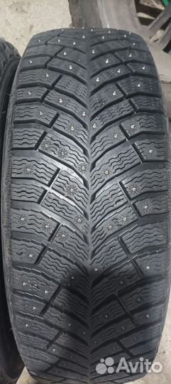 Michelin X-Ice North 4 215/65 R16