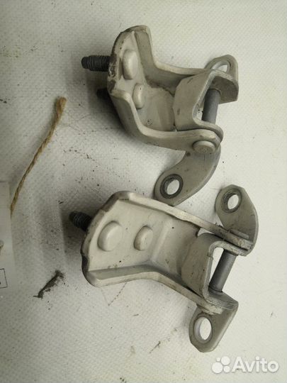 Петля двери задняя правая Toyota Harrier MCU15W