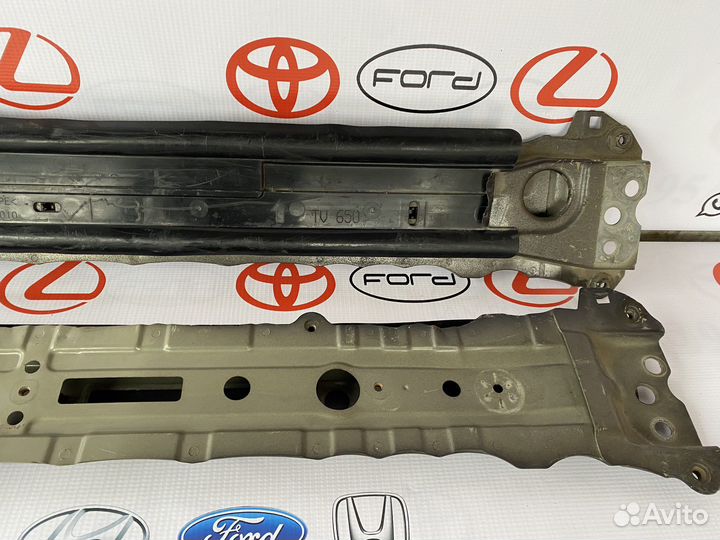 Суппорт радиатора нижний на toyota camry V70