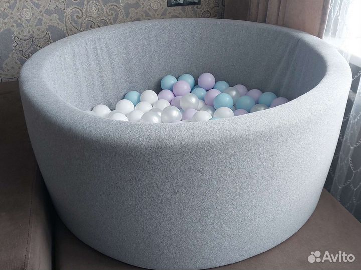 Сухой бассейн с шариками