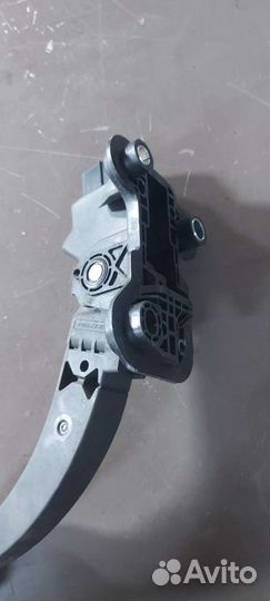 Педаль газа на Mitsubishi Lancer 10