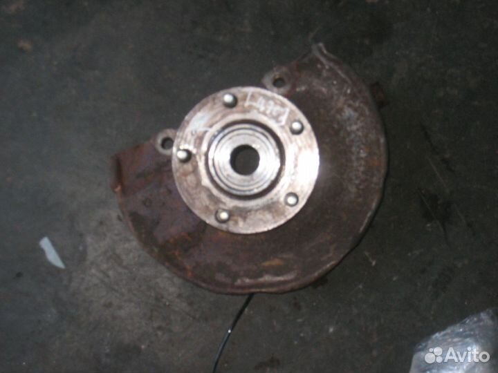 Поворотный кулак Mitsubishi Lancer 10