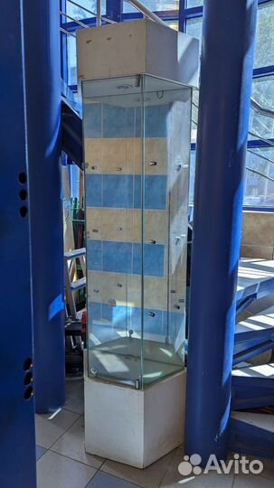 Стеклянная витрина с подсветкой бу