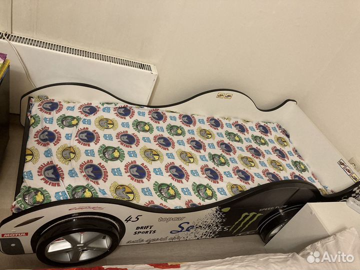 Детская кровать машинка