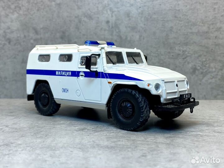 Коллекционная модель газ-233036 тигр омон мвд 1:43