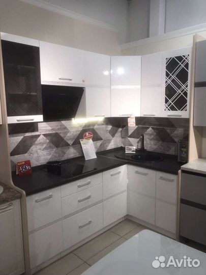 Кухонный гарнитур новый в наличии